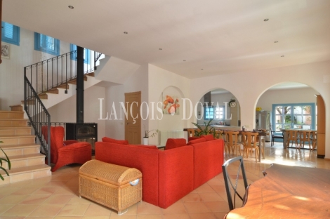 Olivella. Casa estilo colonial en venta. Barcelona y sus casas exclusivas