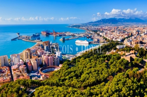 Málaga. Venta edificio a rehabilitar para uso turístico. Centro urbano.