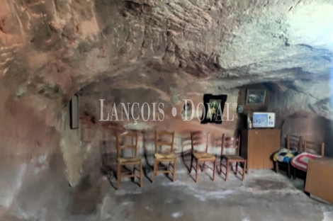 Alcolea del Pinar. La histórica casa de piedra sale a la venta.