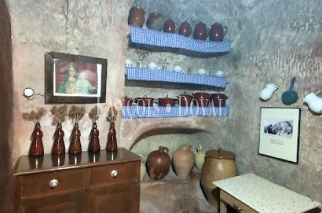 Alcolea del Pinar. La histórica casa de piedra sale a la venta.