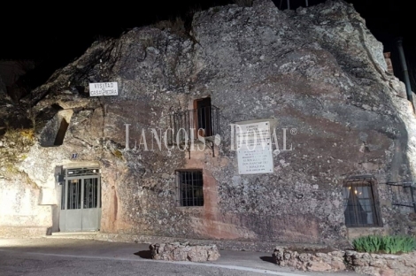 Alcolea del Pinar. La histórica casa de piedra sale a la venta.