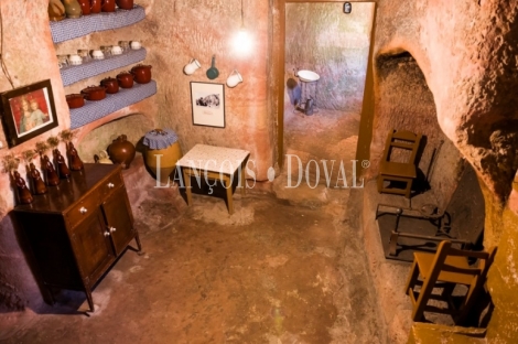 Alcolea del Pinar. La histórica casa de piedra sale a la venta.