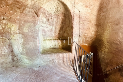 Alcolea del Pinar. La histórica casa de piedra sale a la venta.