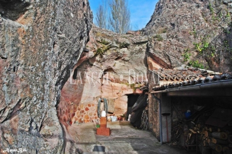 Alcolea del Pinar. La histórica casa de piedra sale a la venta.