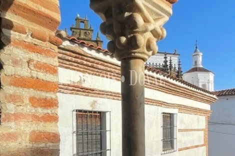 Badajoz. Llerena. Hotel rural y restaurante en venta.