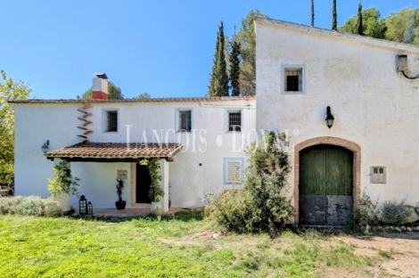 Penedès. Masía en venta en Font Rubí con licencia turística.