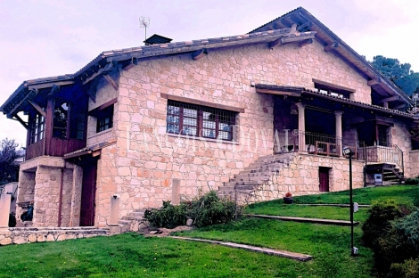 El Espinar. Segovia. Casa rústica en venta.  