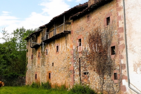 Valle de Baztan. Una casa palacio en venta ideal proyecto turístico en Navarra.