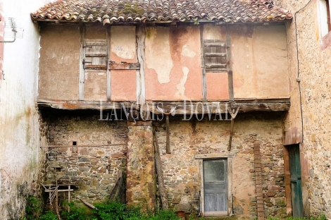 Valle de Baztan. Una casa palacio en venta ideal proyecto turístico en Navarra.