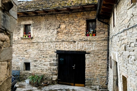 Huesca. Albergue rural en venta. Botaya.