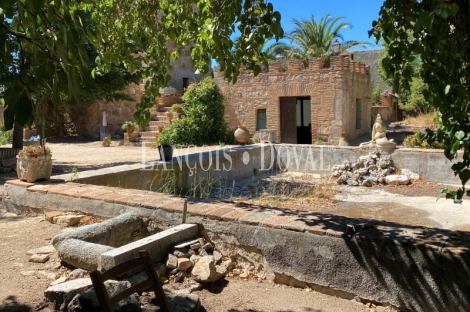 Toledo. Torreón medieval y casa en venta. Mazarambroz.