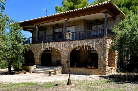 Toledo. Torreón medieval y casa en venta. Mazarambroz.