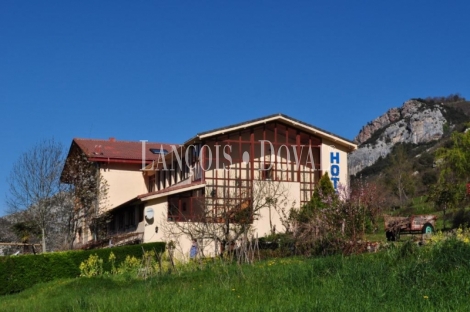 Hotel rural y empresa turismo activo en venta. Picos de Europa. Asturias