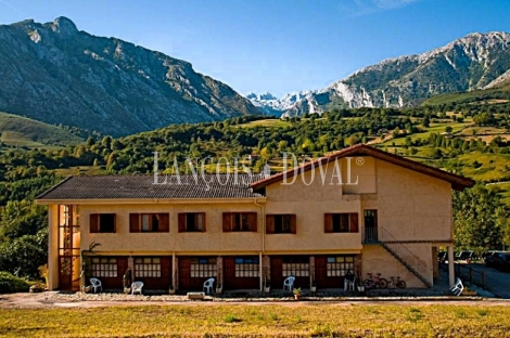 Hotel rural y empresa turismo activo en venta. Picos de Europa. Asturias