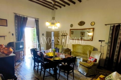 Lucena. Córdoba. Casa en venta a reformar. Campo de Aras