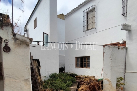 Lucena. Córdoba. Casa en venta a reformar. Campo de Aras