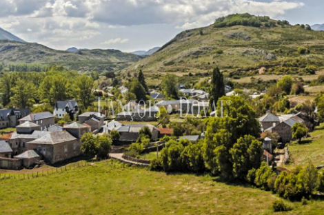 León. Comarca de Babia. Casa Palacio en venta. Villasecino.