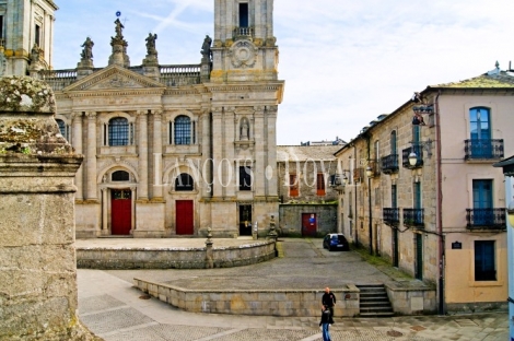 Lugo. Casa señorial en venta del s XIX. Conjunto Histórico Artístico de la Catedral