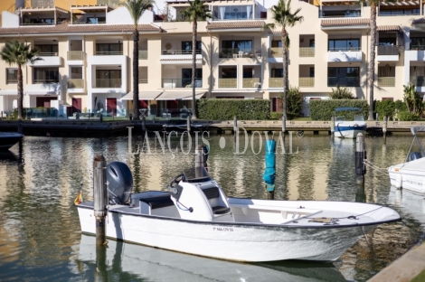 Puerto Sotogrande. Dúplex en venta con amarre y vistas a la Marina