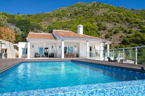 Mijas. Exclusiva villa en venta con vistas panorámicas al mar.