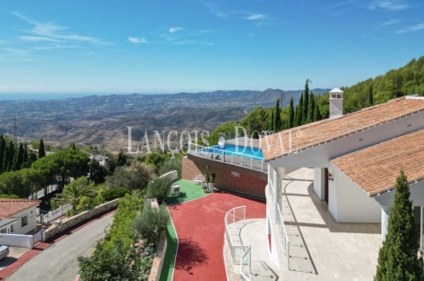 Mijas. Exclusiva villa en venta con vistas panorámicas al mar.