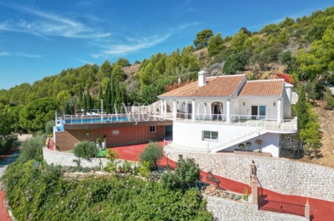 Mijas. Exclusiva villa en venta con vistas panorámicas al mar.