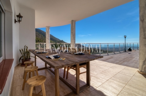 Mijas. Exclusiva villa en venta con vistas panorámicas al mar.