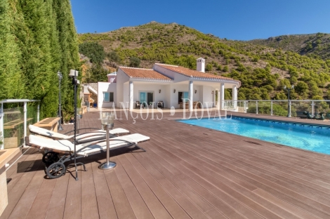 Mijas. Exclusiva villa en venta con vistas panorámicas al mar.