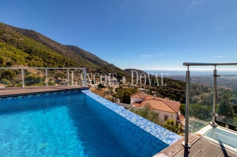 Mijas. Exclusiva villa en venta con vistas panorámicas al mar.