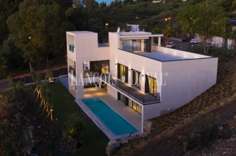 Benalmádena. Villa de diseño moderno en venta. 