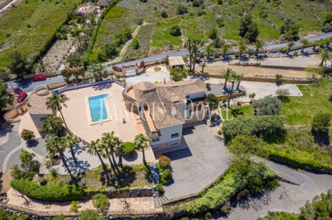 Alicante. Exclusiva finca en venta con vistas al mar. Alfàz Del Pi