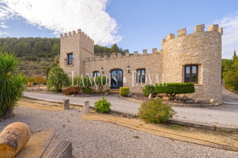 Alicante. Relleu. Castillo en venta. Singular propiedad en La Marina Baixa.