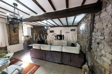 Cantabria. Casona de piedra en venta reconvertida en Posada Rural.