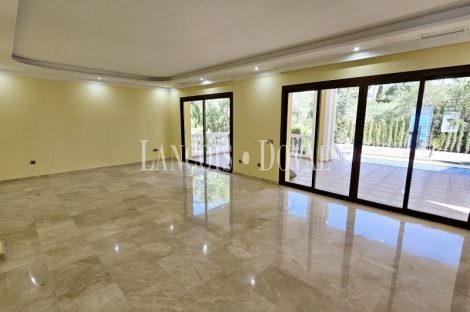 Villa en venta. Marbella. Las Chapas