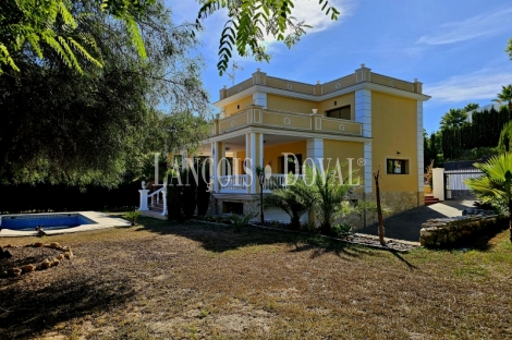 Villa en venta. Marbella. Las Chapas