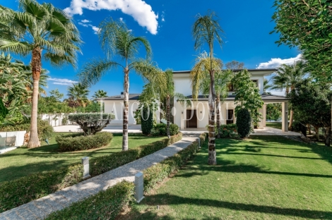 Marbella. Villa de lujo en venta. Nueva Andalucia junto campo de Golf.