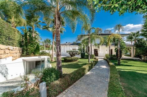 Marbella. Villa de lujo en venta. Nueva Andalucia junto campo de Golf.