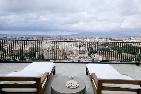 Málaga. Exclusivo ático en venta con vista panorámicas.