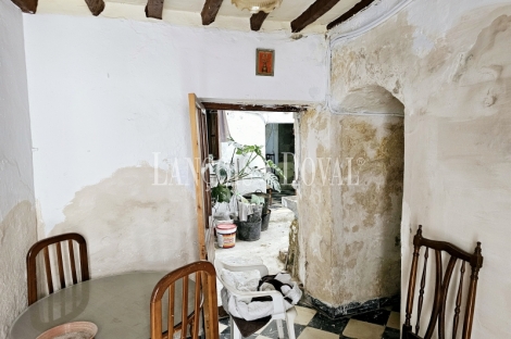 Coín. Casa de pueblo a reformar en venta. Casco antiguo.