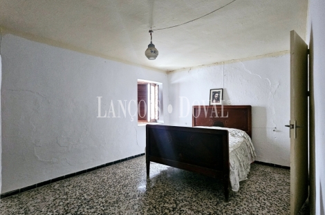 Coín. Casa de pueblo a reformar en venta. Casco antiguo.