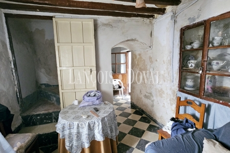 Coín. Casa de pueblo a reformar en venta. Casco antiguo.