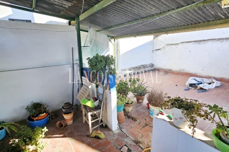 Coín. Casa de pueblo a reformar en venta. Casco antiguo.