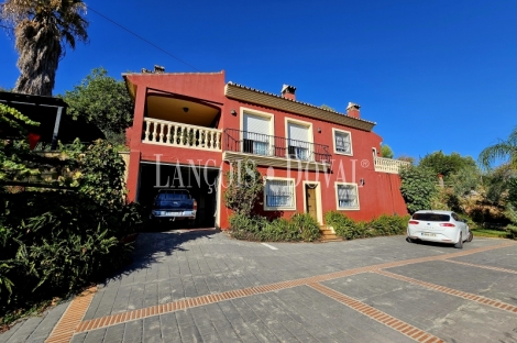 Monda. Málaga. Villa en venta con 6.000 m2 de parcela.