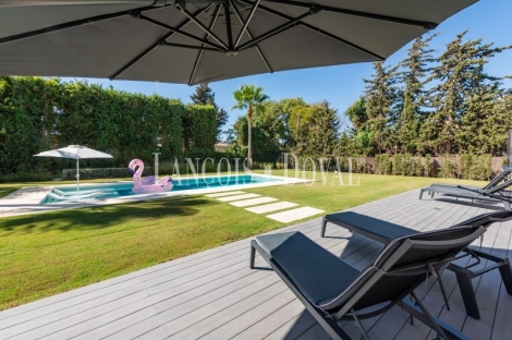 Estepona. Atalaya. Villa de diseño contemporaneo en venta muy cerca de Playa