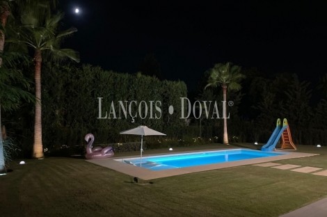 Estepona. Atalaya. Villa de diseño contemporaneo en venta muy cerca de Playa