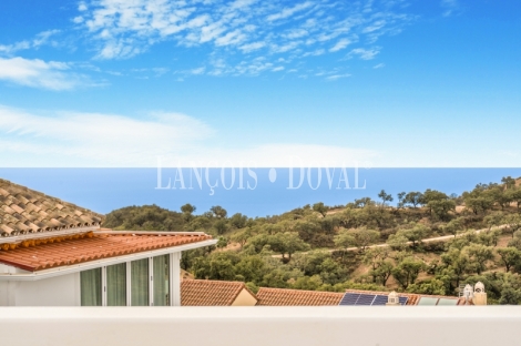 Marbella. Elviria. La Mairena. Villa Pareada en venta con vistas al Mar