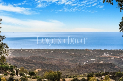 Marbella. Elviria. La Mairena. Villa Pareada en venta con vistas al Mar