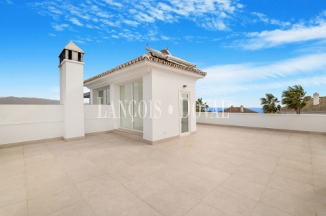 Marbella. Elviria. La Mairena. Villa Pareada en venta con vistas al Mar