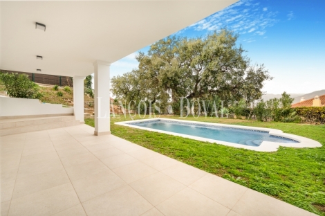 Marbella. Elviria. La Mairena. Villa Pareada en venta con vistas al Mar