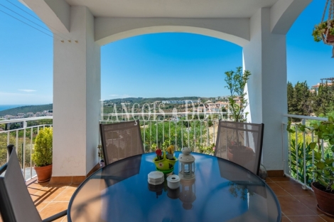 Manilva. La Duquesa. Apartamento en venta con vistas al mar